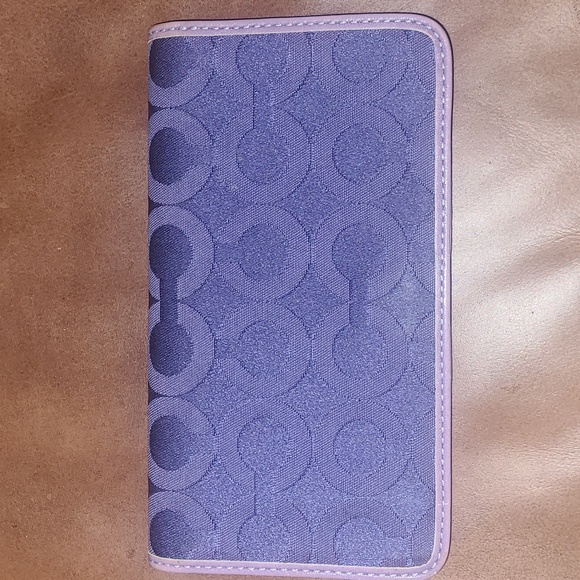 💜Excellent Coach Checkbook Slipcover Wallet in Optic Print 💜 - Picture 1 of 6